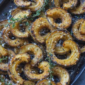 Read more about the article Delicious Parmesan Herb Roasted Acorn Squash Recipe